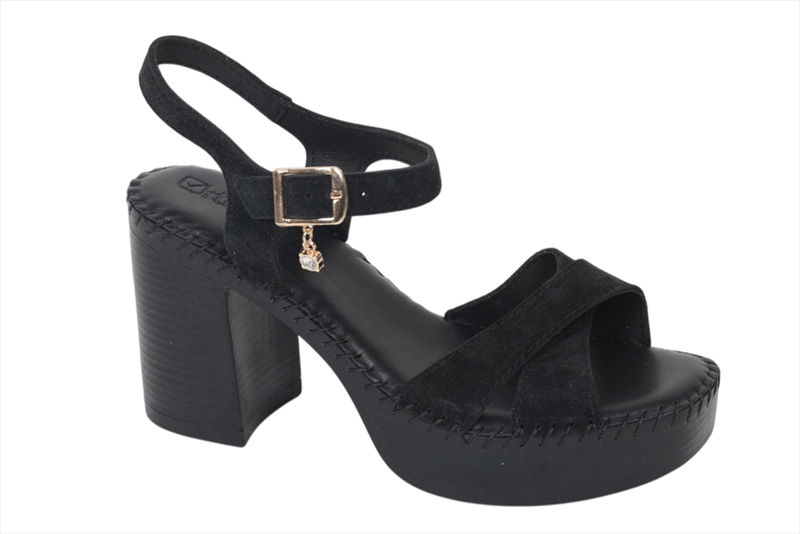 https://powersoft365customers.blob.core.windows.net/he24794-talbot-shoes-ltd/Models/021-BLK.jpg