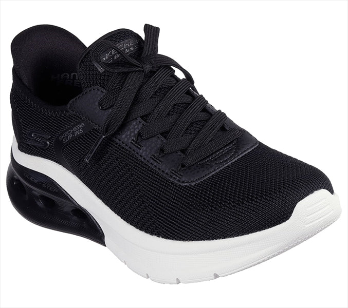 SKECHERS