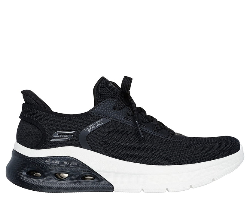 SKECHERS