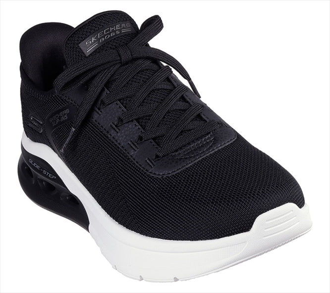 SKECHERS