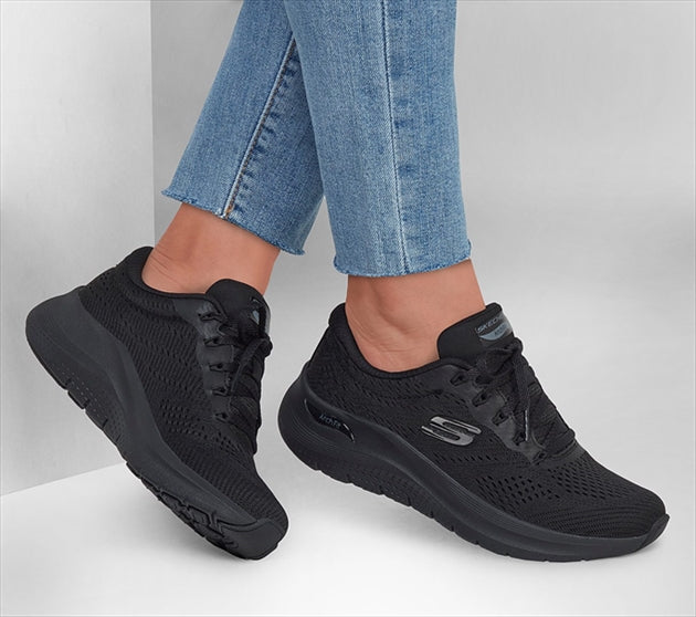 SKECHERS