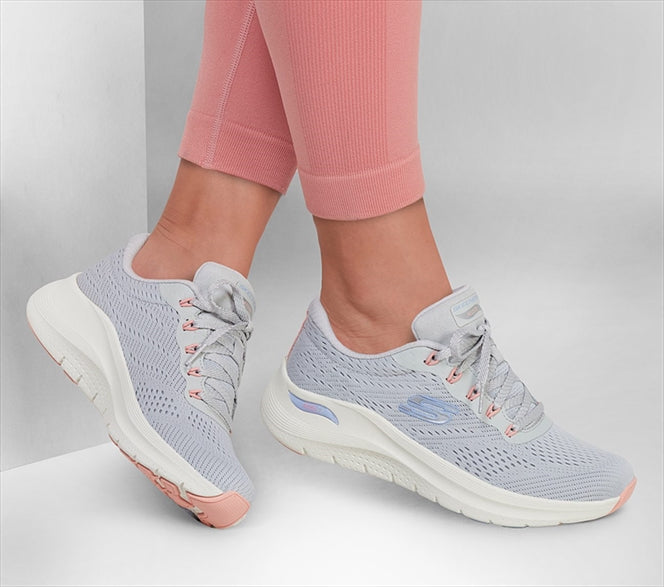 SKECHERS