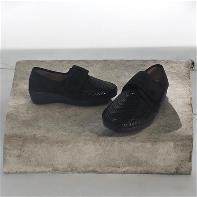 https://powersoft365customers.blob.core.windows.net/he24794-talbot-shoes-ltd/Models/C23COP-BLA_1.jpg