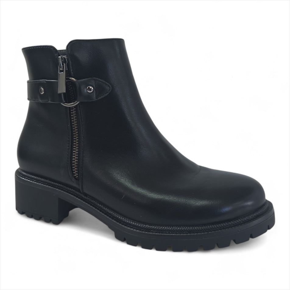 https://powersoft365customers.blob.core.windows.net/he24794-talbot-shoes-ltd/Models/CH2389-BLA.jpg